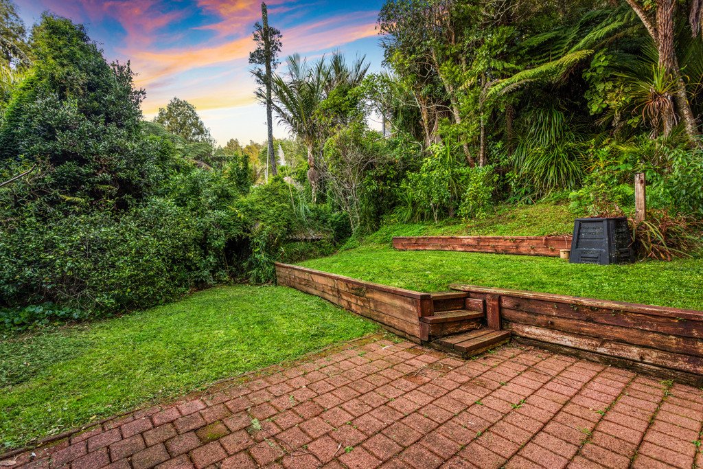211 Shaw Road, Titirangi - Photo 3