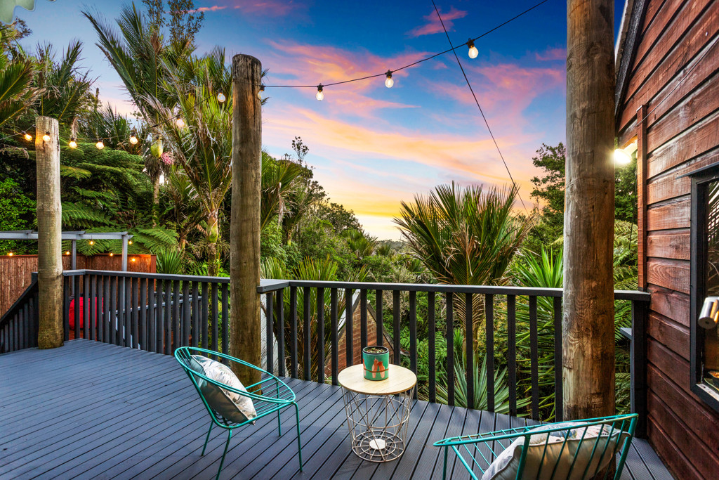 211 Shaw Road, Titirangi - Photo 4