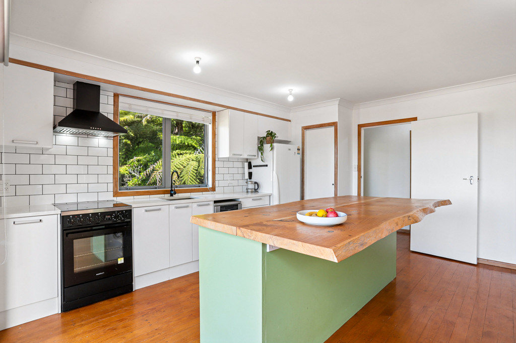 373 Huia Road, Titirangi - Photo 3