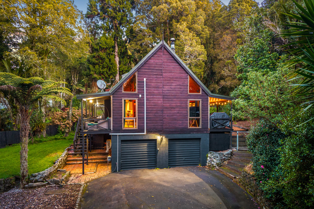 566 Scenic Drive, Waiatarua - Photo 4