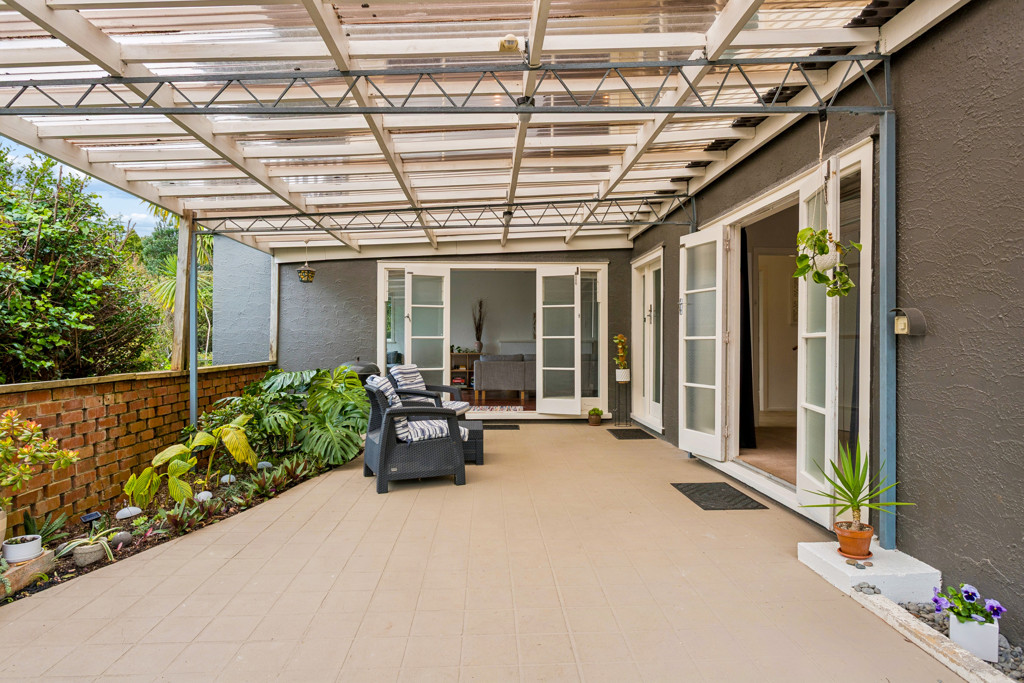 108 Takahe Road, Titirangi - Photo 6