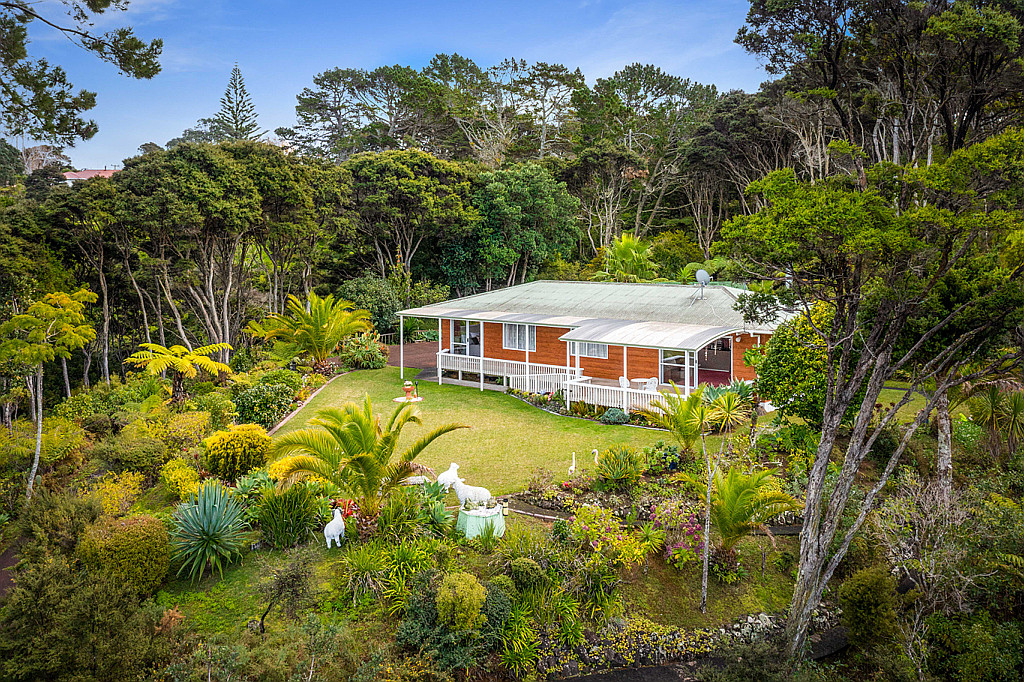 253 Laingholm Drive, Titirangi