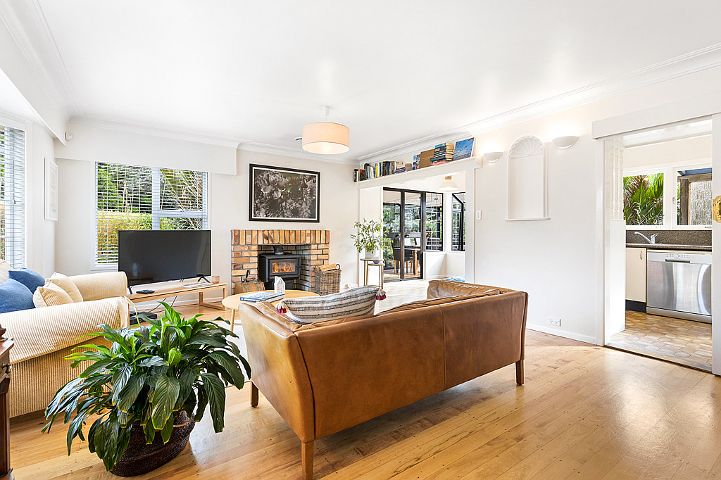 23 Rimutaka Place, Titirangi - Photo 3