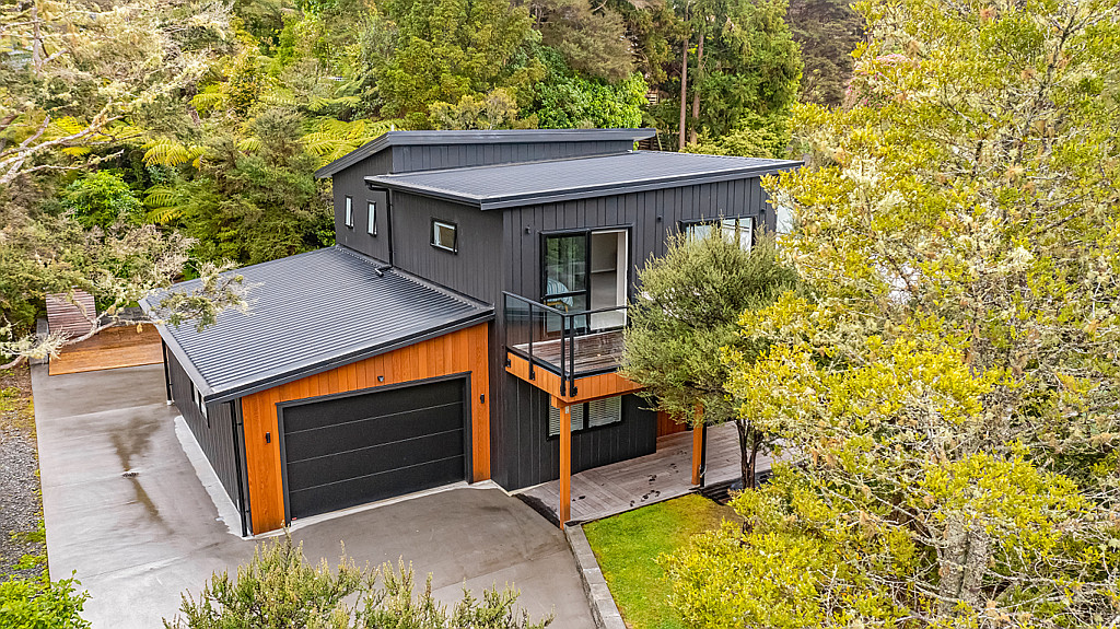 691 Huia Road, Parau