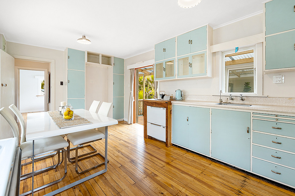 11 Rimutaka Place, Titirangi - Photo 7