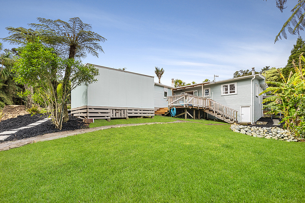 11 Rimutaka Place, Titirangi - Photo 3