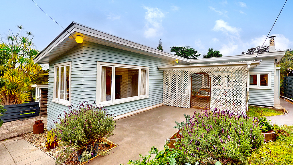 11 Rimutaka Place, Titirangi - Photo 2