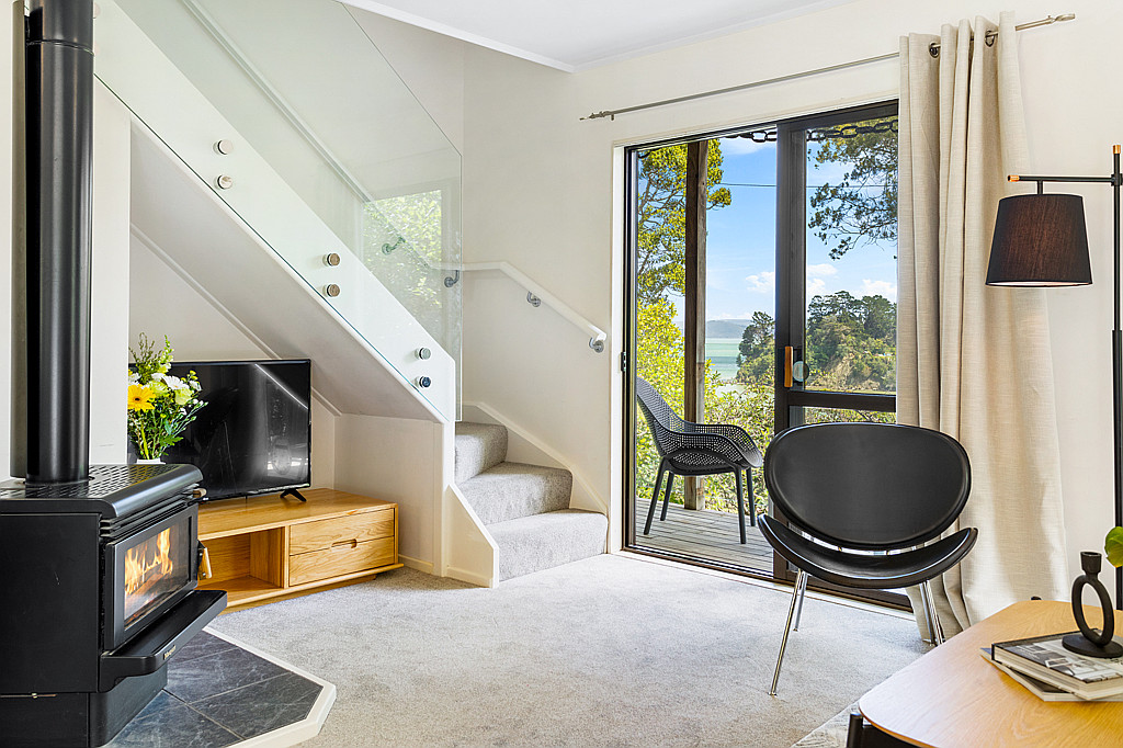47 Arapito Road, Titirangi - Photo 6