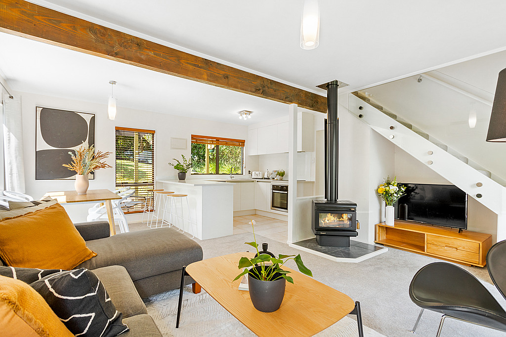 47 Arapito Road, Titirangi - Photo 5
