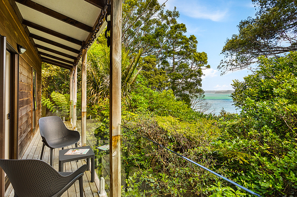 47 Arapito Road, Titirangi - Photo 4