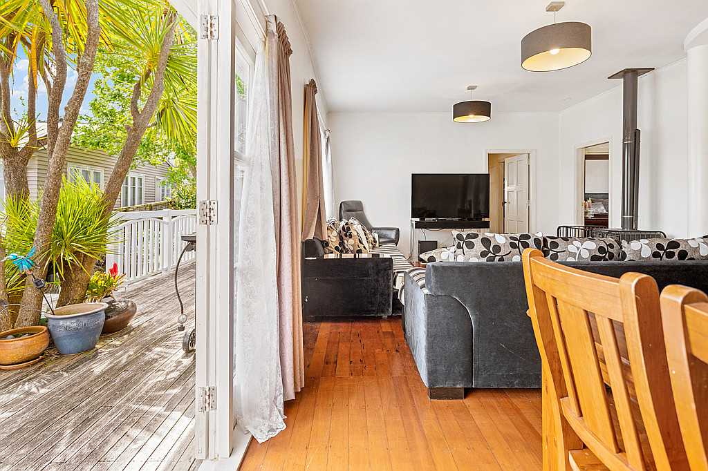 28a Derwent Crescent, Titirangi - Photo 3