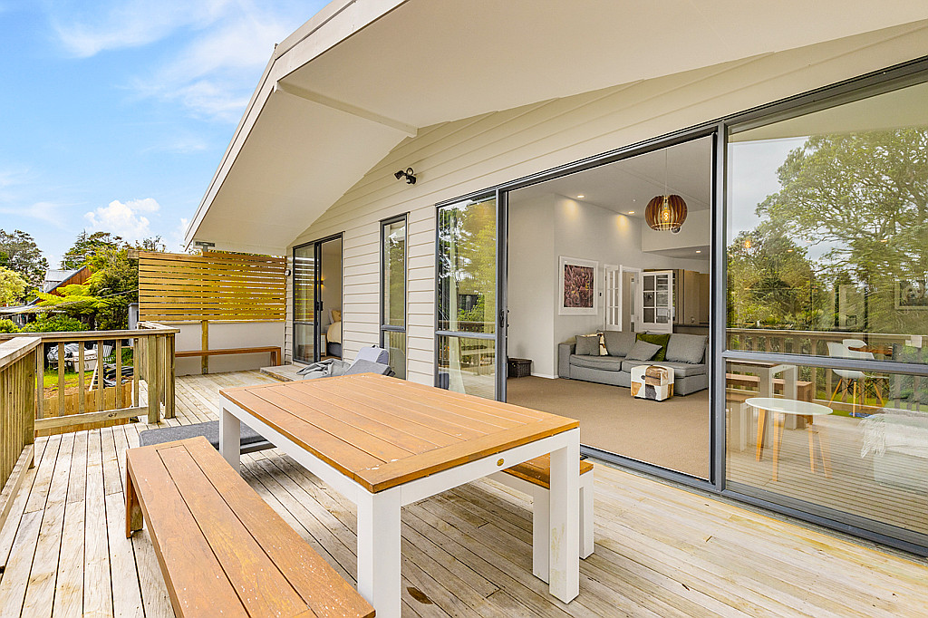 68 Victory Road, Laingholm - Photo 2