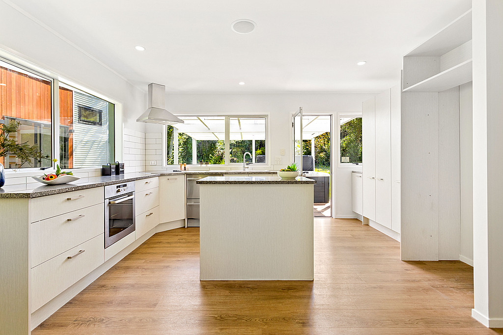 21 Landing Road, Titirangi - Photo 6