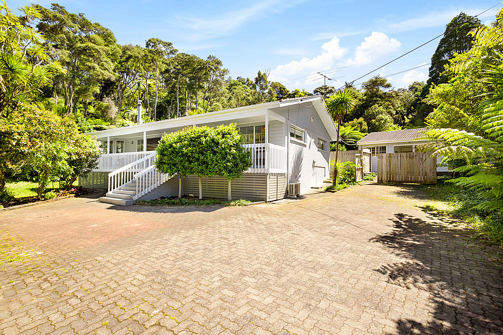 21 Landing Road, Titirangi - Photo 2