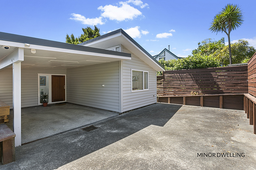 12 West Lynn Road, Titirangi - Photo 2