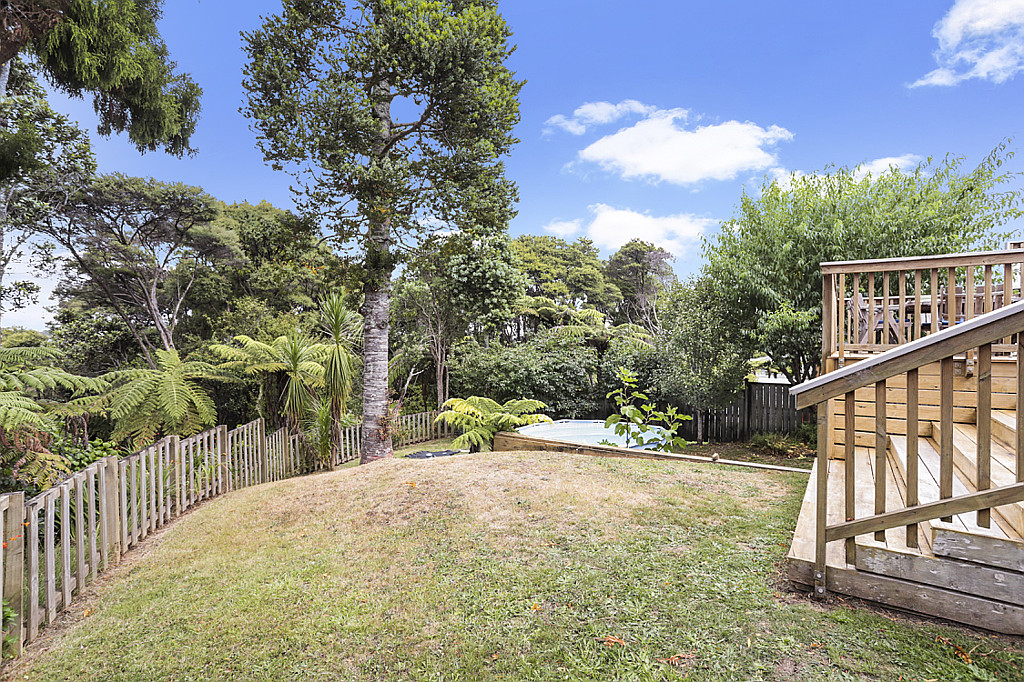 30 Rimutaka Place, Titirangi - Photo 3