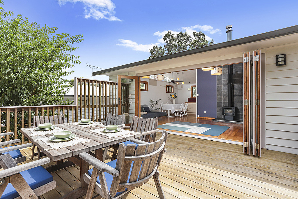 30 Rimutaka Place, Titirangi - Photo 2