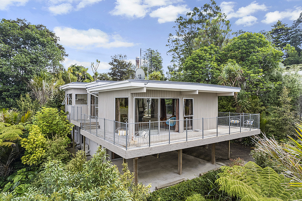 656 South Titirangi Road, Titirangi - Photo 2