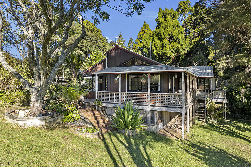 304 Huia Road, Titirangi - Photo 2