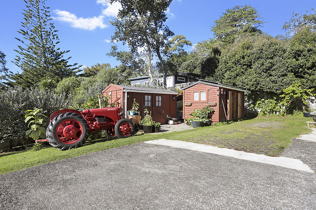 17 Western Road, Laingholm - Photo 2