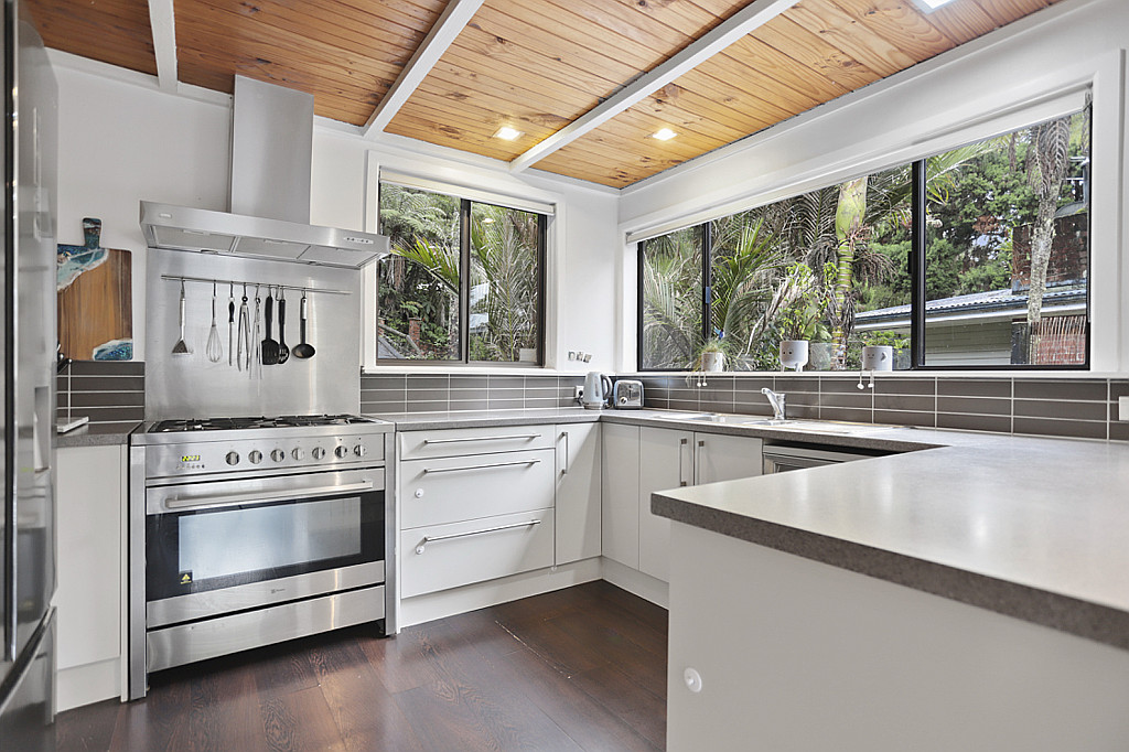 7 Sylvan Valley Avenue, Titirangi - Photo 2
