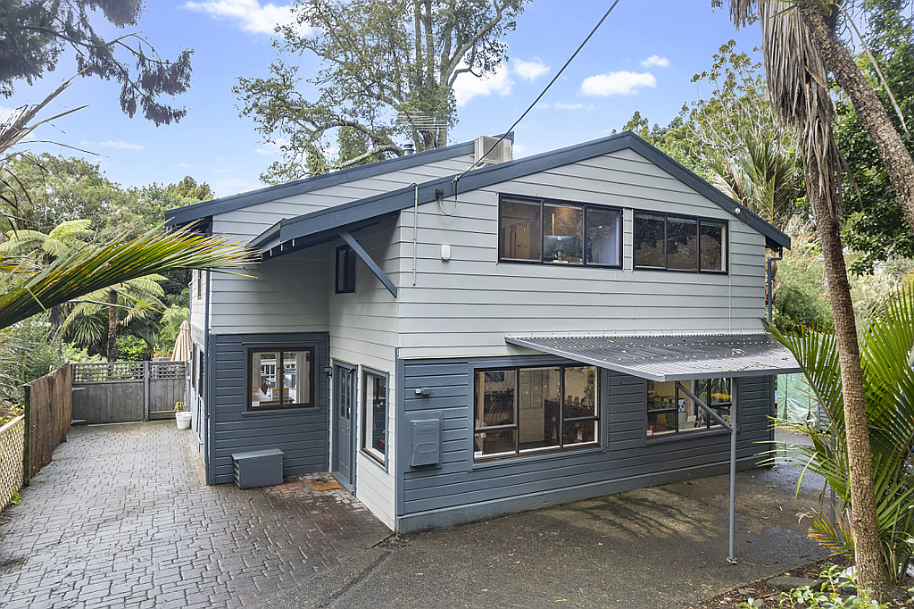 7 Sylvan Valley Avenue, Titirangi