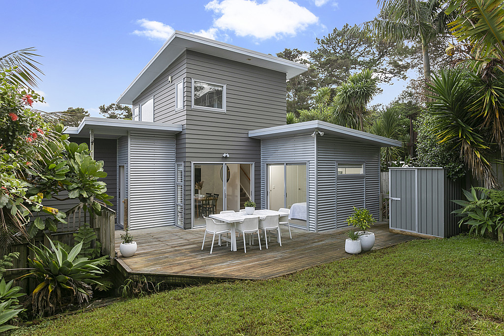 5A Atkinson Road, Titirangi