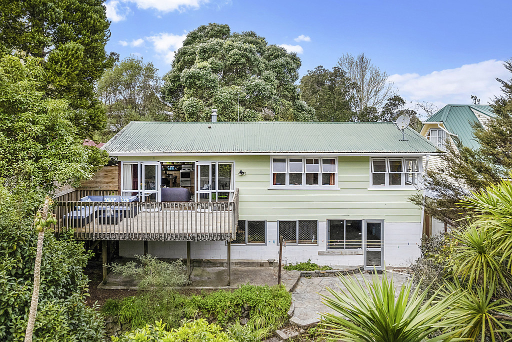 37 Rimutaka Place, Titirangi - Photo 2