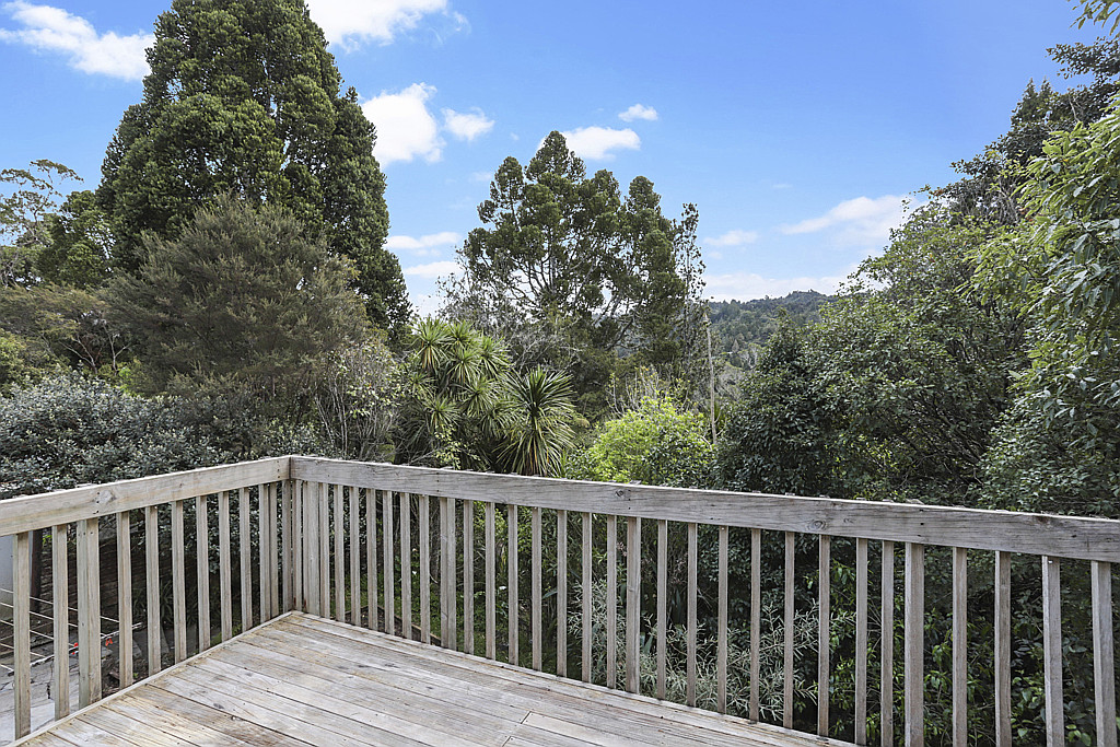37 Rimutaka Place, Titirangi - Photo 3
