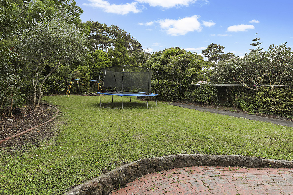 52 Rimutaka Place, Titirangi - Photo 7