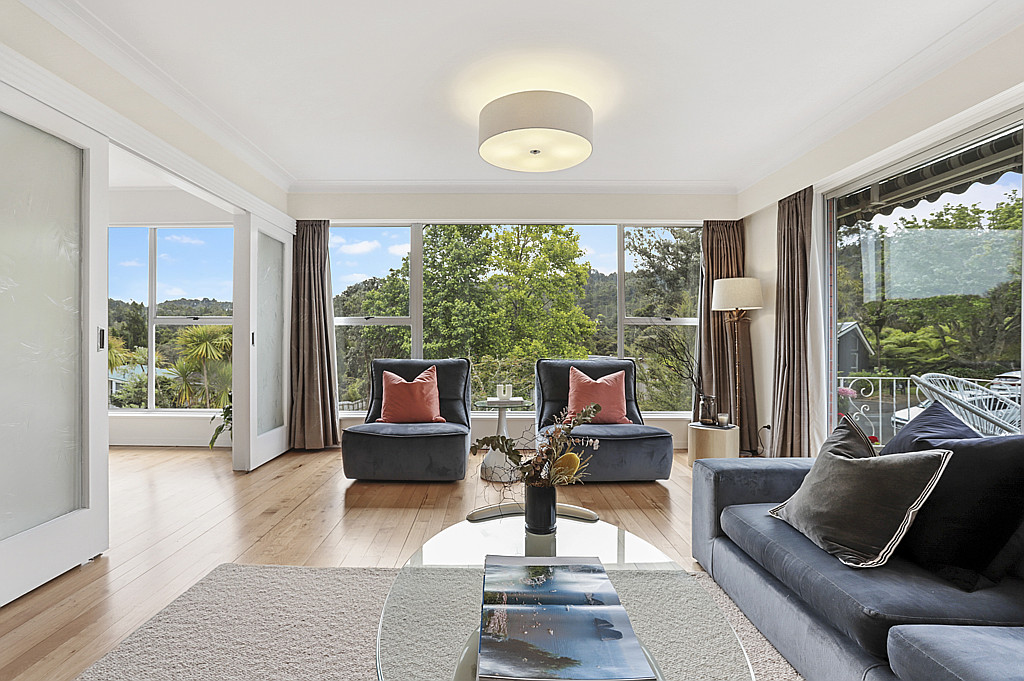 52 Rimutaka Place, Titirangi - Photo 2