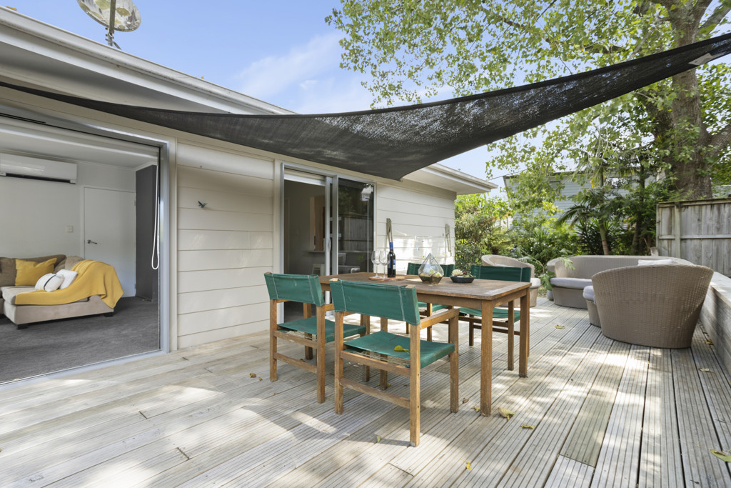 7 James Scott Place, Te Atatu South - Photo 3