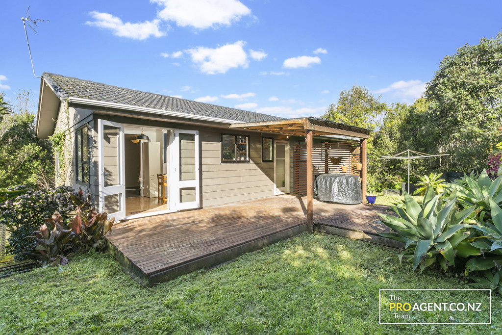 16 Panzic Place, Glen Eden - Photo 2