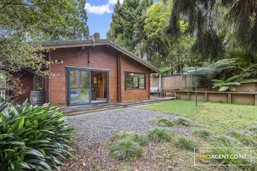 17 Minnehaha Avenue, Titirangi - Photo 2