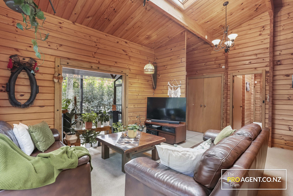 17 Minnehaha Avenue, Titirangi - Photo 5