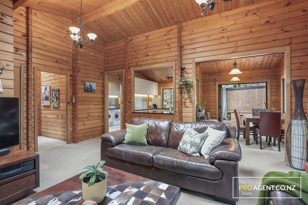 17 Minnehaha Avenue, Titirangi - Photo 6