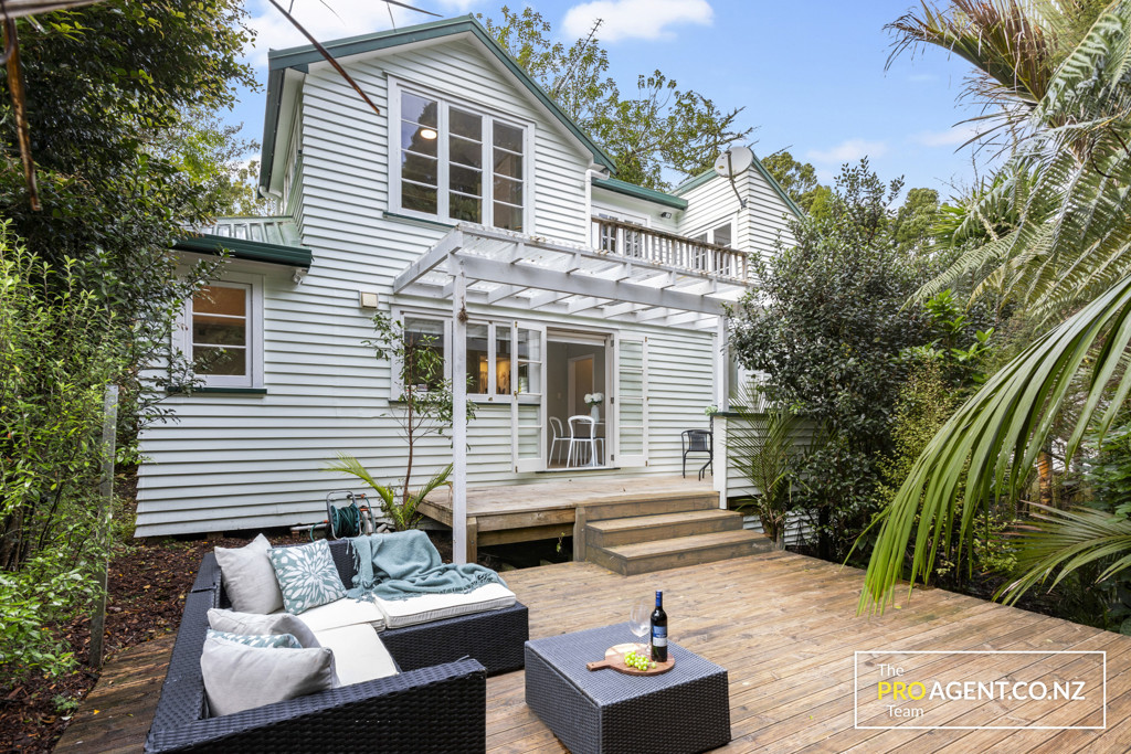 29 Hollywood Avenue, Titirangi - Photo 2