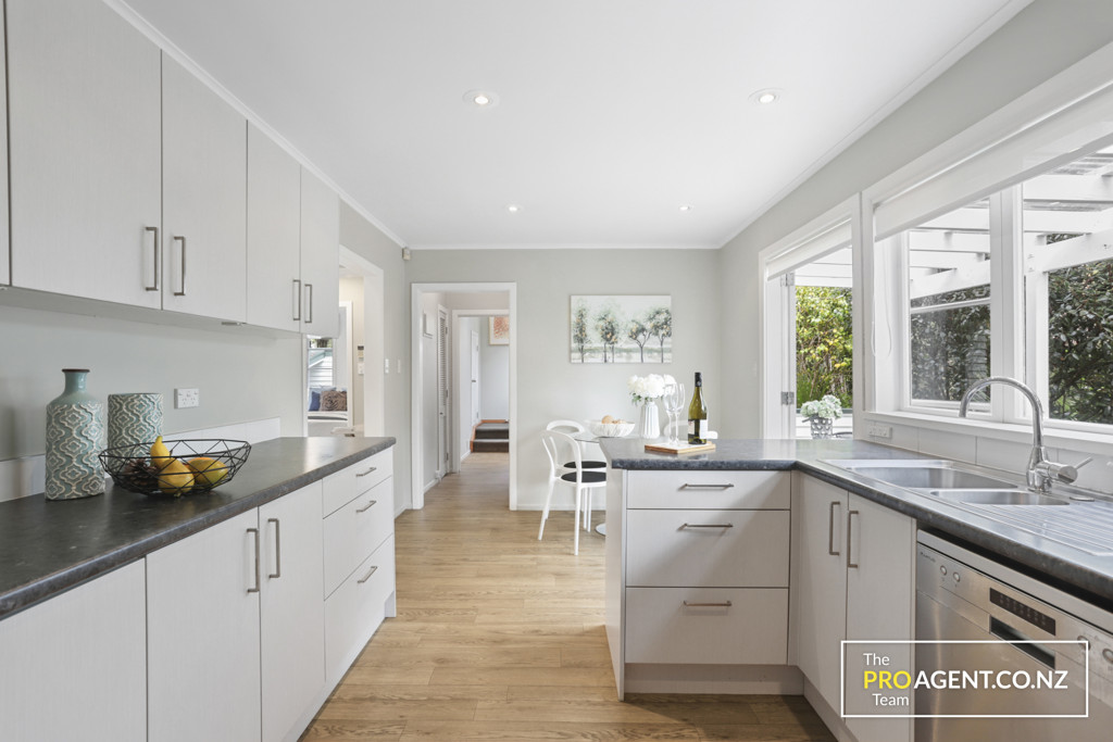 29 Hollywood Avenue, Titirangi - Photo 6