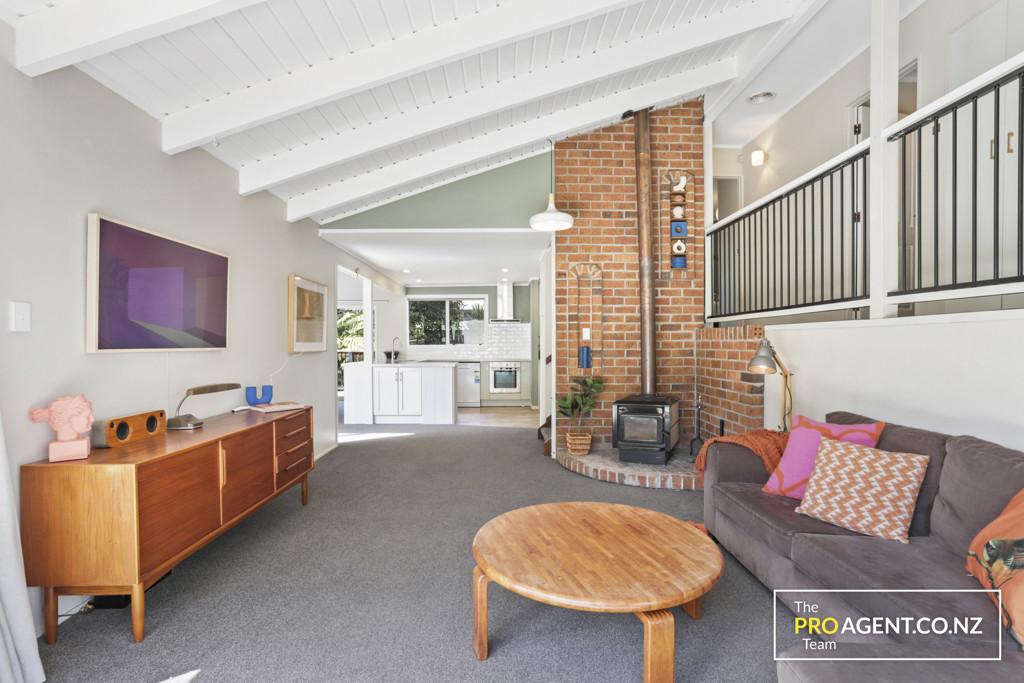 9 Karapiti Place, Glen Eden - Photo 2