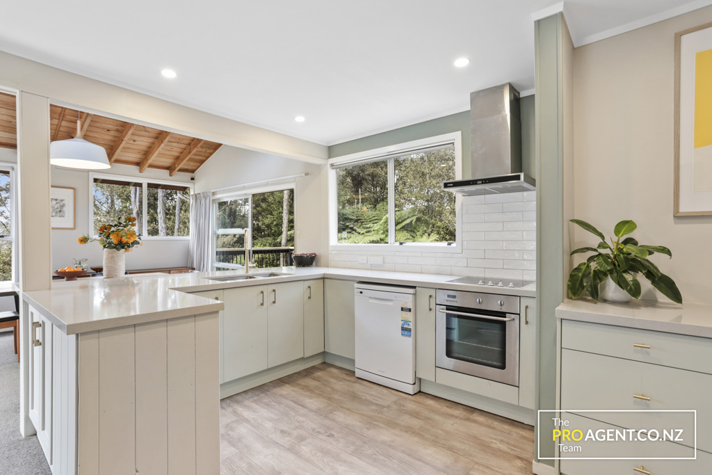 9 Karapiti Place, Glen Eden - Photo 6