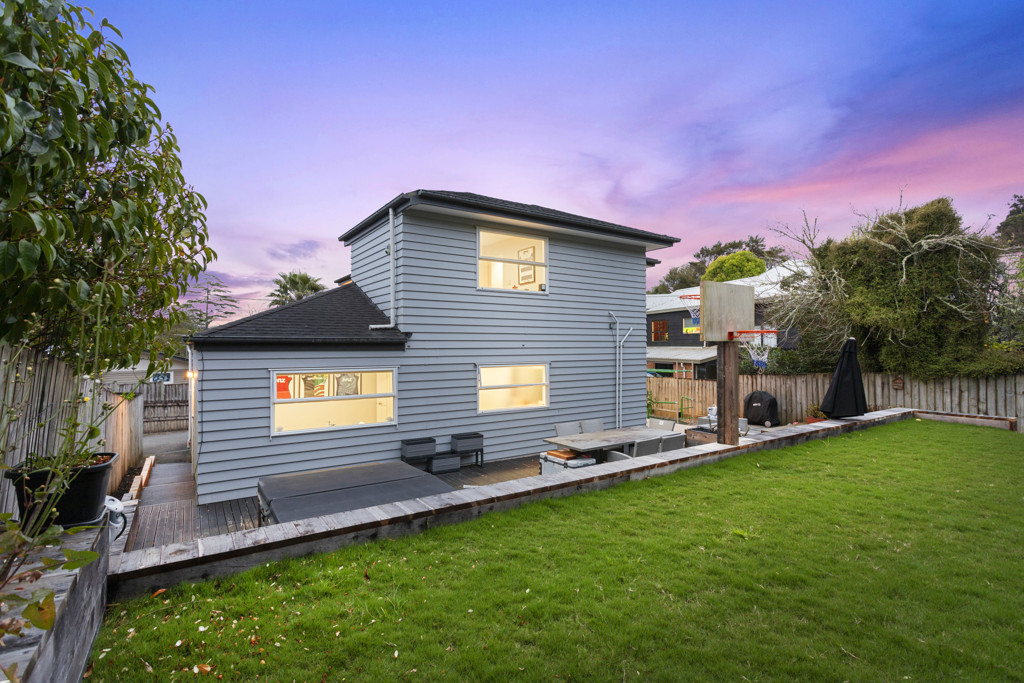 9A Atkinson Road, Titirangi - Photo 2