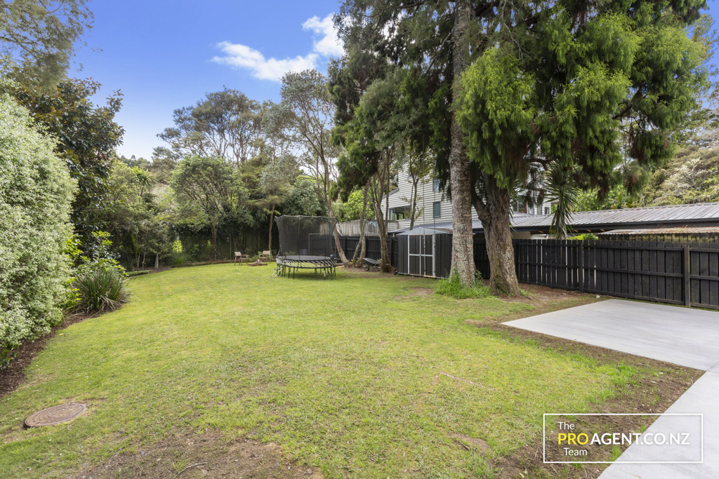 113 Woodlands Park Road, Titirangi - Photo 2