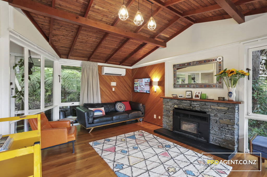 20 Tainui Road, Titirangi - Photo 2