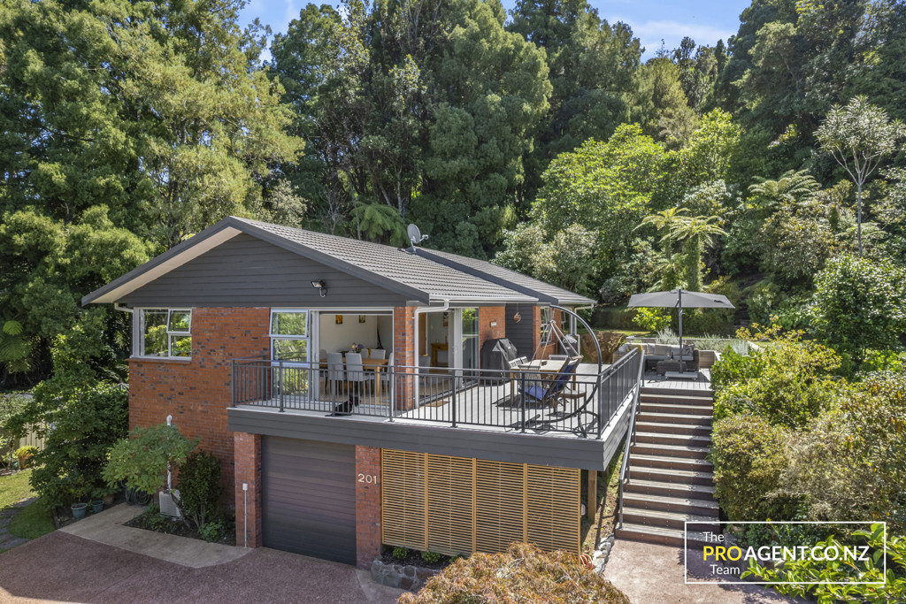 201 Woodlands Park Road, Titirangi - Photo 2
