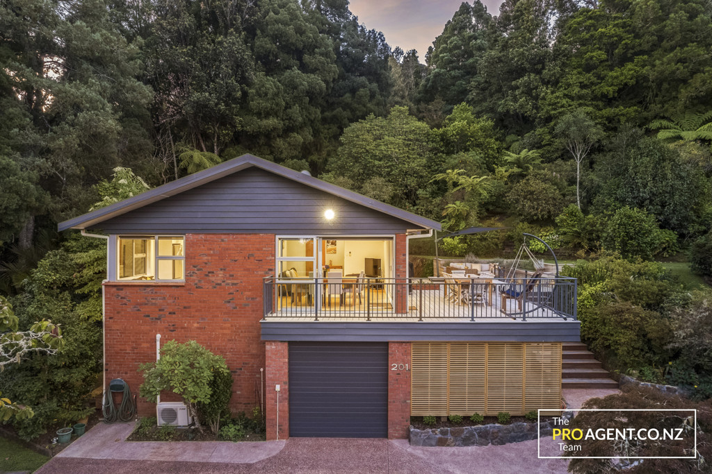 201 Woodlands Park Road, Titirangi - Photo 3