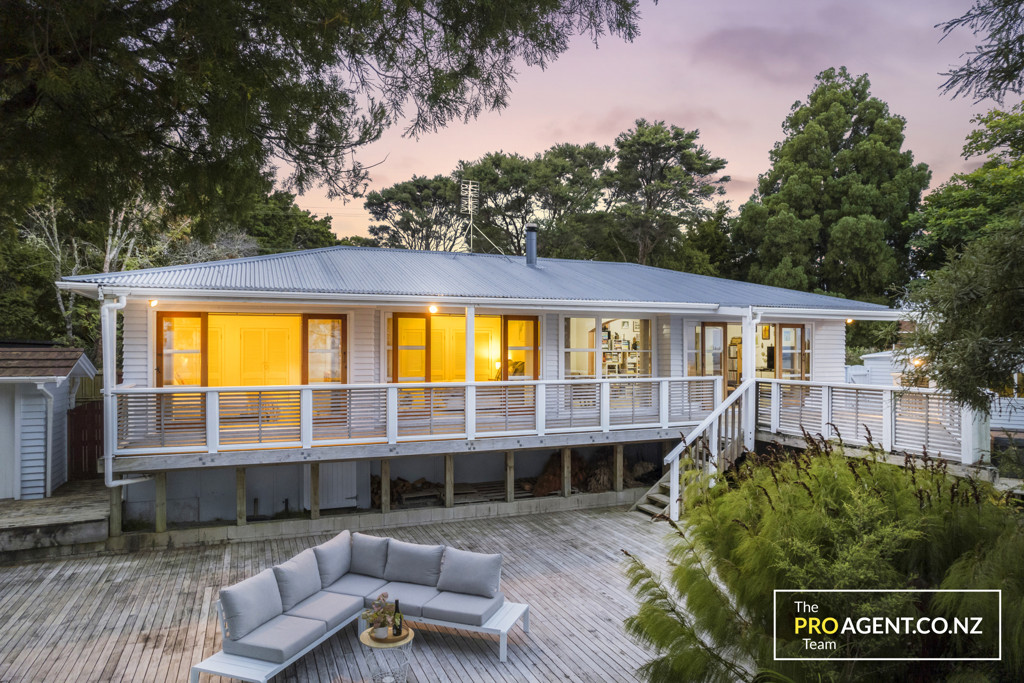 33 Lookout Drive, Laingholm - Photo 3