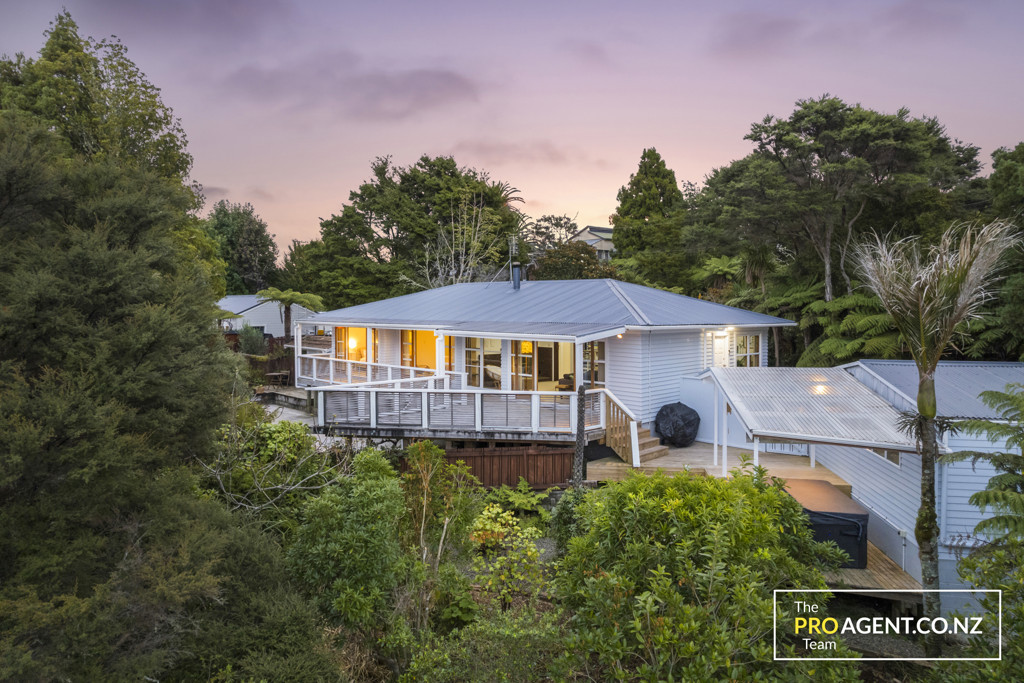 33 Lookout Drive, Laingholm