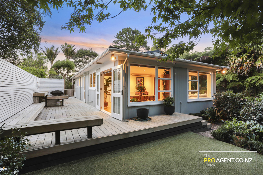 146 Woodlands Park Road, Titirangi - Photo 2