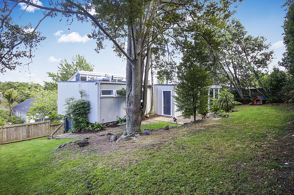 28 Derwent Crescent, Titirangi - Photo 2