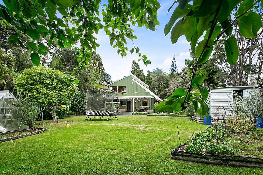 13 Victory Road, Laingholm